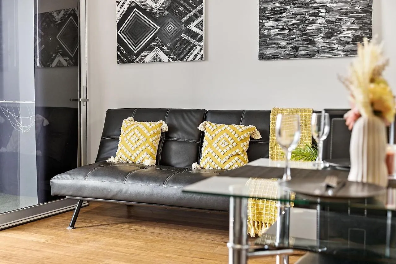 Tulip - The Urban Elegance Apartment Adelaide